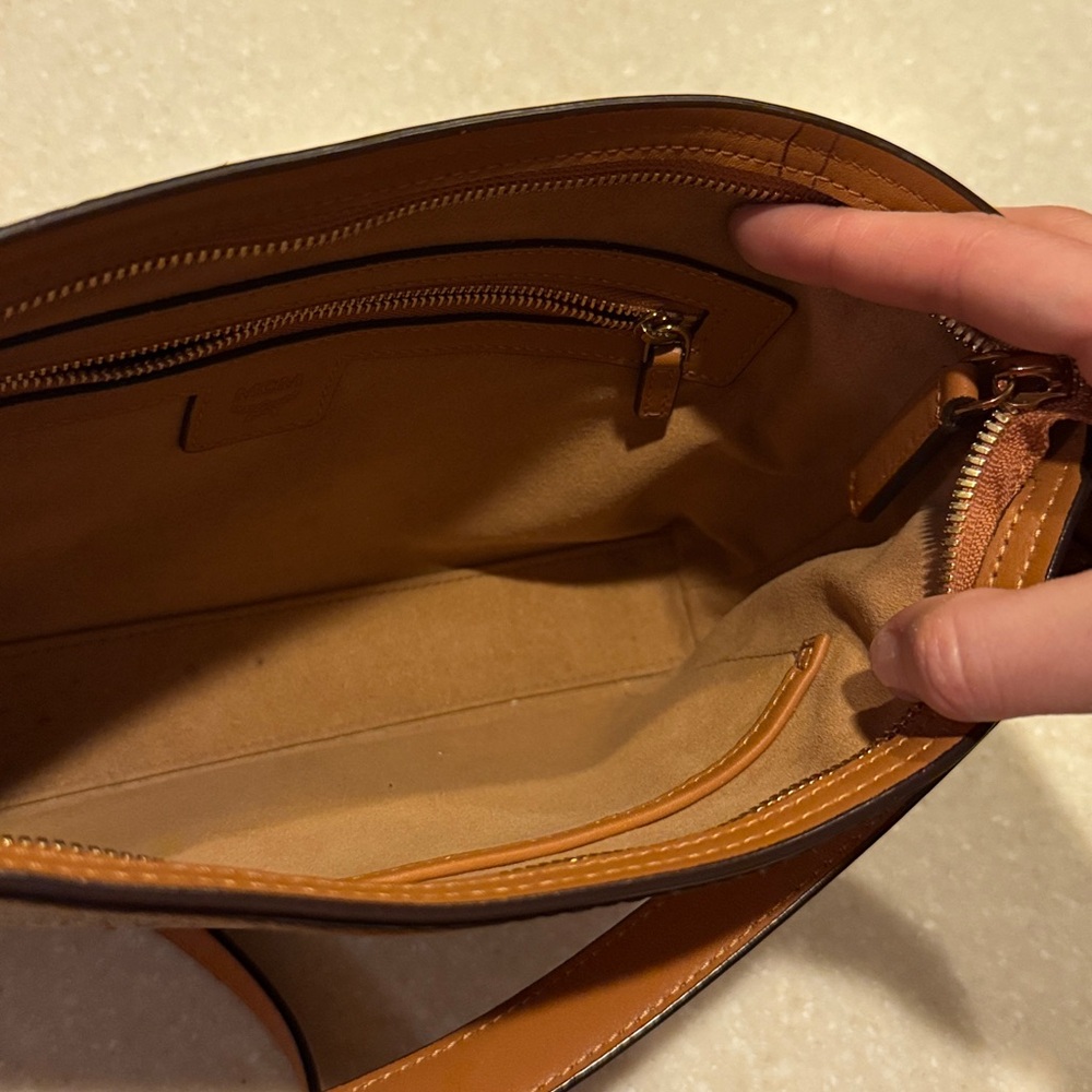 MCM Aren Visetos Shoulder Bag Crossbody Handbag in Cognac Very Good Condition - Picture 10 of 15